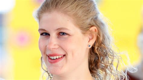 lady louise honored  queen   funeral