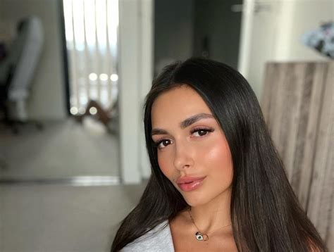 Caryn Beaumont - Bio, Age, Height | Instagram Biography