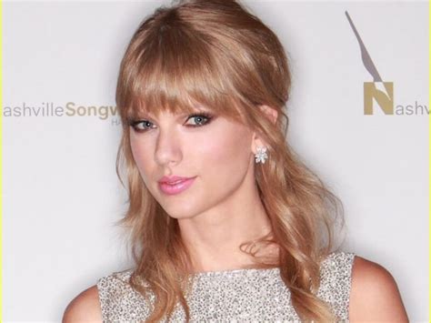 Half Up Half Down Hairstyles Taylor Swift