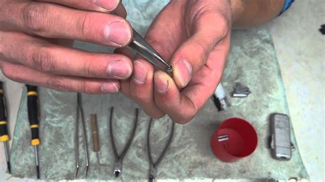 [Tutorial] Wie repariere ich ein Sturmfeuerzeug? - YouTube