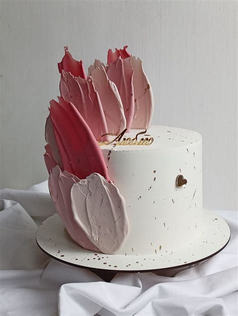 Торт с шоколадными перьями | Creative birthday cakes, Cake decorating ...