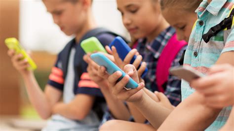 California Governor Signs Bill Banning Smartphone Use in Schools | PCMag