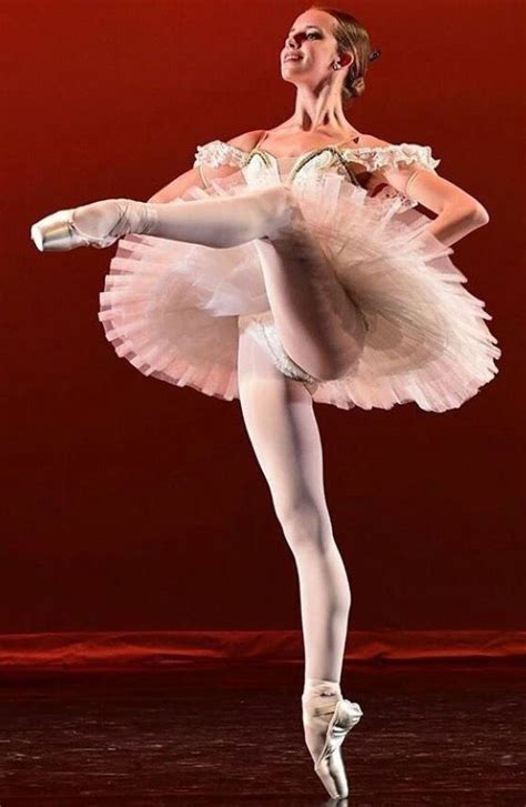 prima ballerina | Dance picture poses, Dance photography poses, Ballet ...
