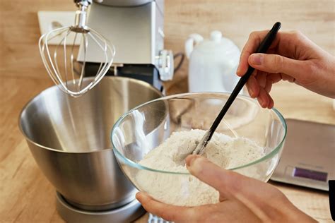 How to Use a Stand Mixer Step-by-Step 2025