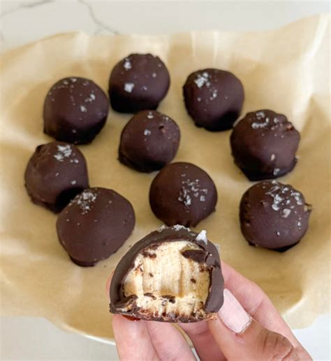 Chocolate Peanut Butter Protein Balls - Fooodhub