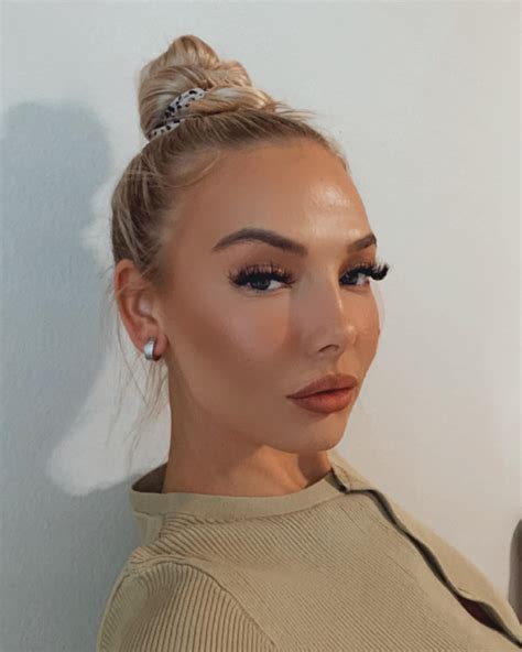 Monica Bush biography, 24 Photos, Age, Height, Real Name, Instagram