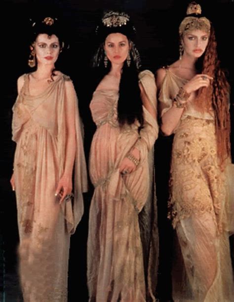Monica bellucci as dracula s bride bram stoker s dracula vampire stills ...