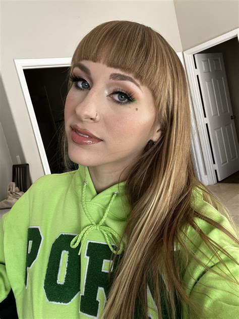 TW Pornstars - 1 pic. Angel Youngs😇. Twitter. The Youngs’s. 9:33 PM