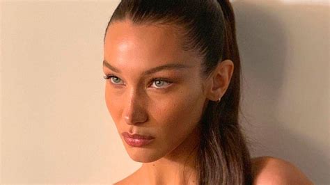 Bella Hadid criticized for her 'baby pink hat' in the 2000s 20:04 ...
