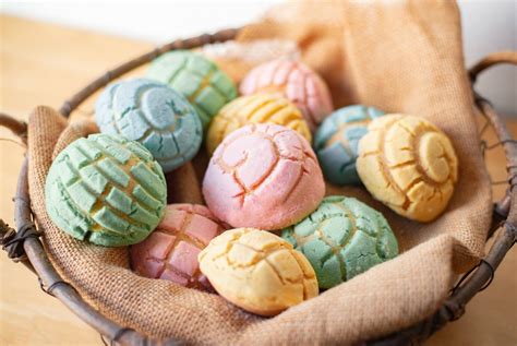 Custom Holiday Conchas in Los Angeles!– La Monarca Bakery