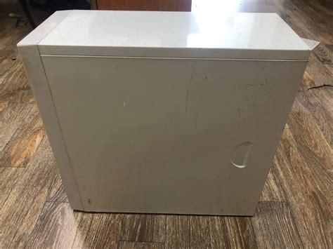Системний блок комп'ютера білого кольору "ASUS CHASSIS", номер ...