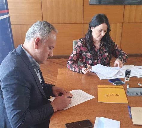 Потписана два уговора за куповину сеоске куће