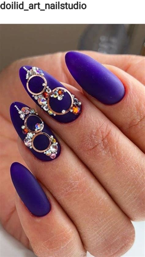 маникюр на острые ногти со стразами - uniformcustomize