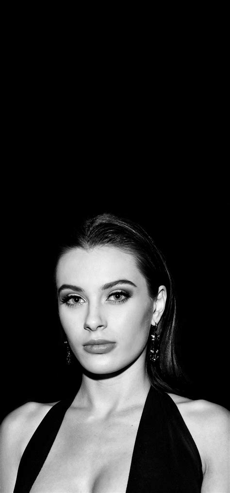 Lana Rhoades (1440x3088) : Amoledbackgrounds