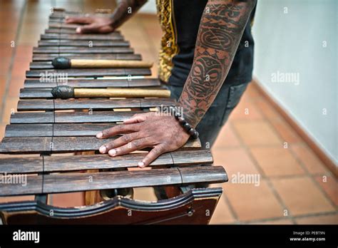 Marimba de chonta hi-res stock photography and images - Alamy