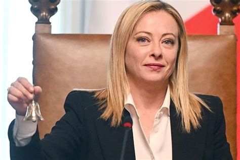 Мелони и сестра й съдят вокалиста на "Пласибо" и карикатурист за обида