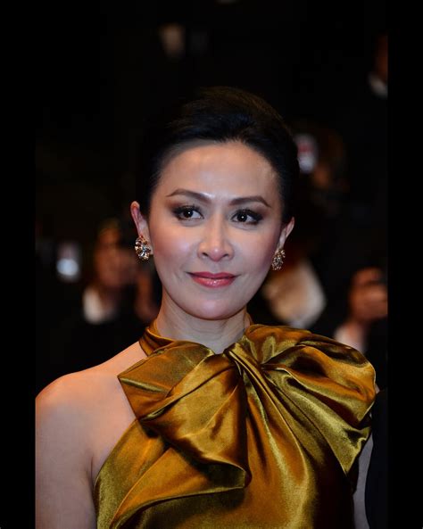 Photo : Carina Lau à la montée des marches du Palais des Festivals à