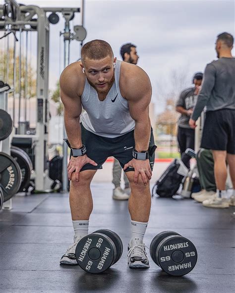 Jeff Nippard | I felt inspired to take 2025 progress photos after