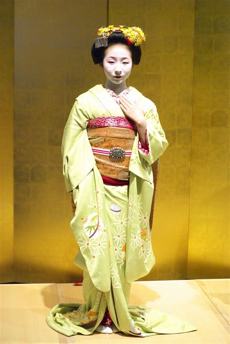 Japanese Maiko Kimono Furisode Kyoto Japan | Geisha, Japanese geisha