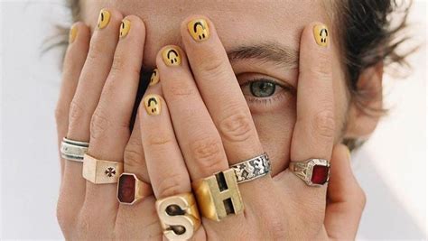Sintetiza 62+ imágenes sobre: uñas para hombres pintadas – el último ...