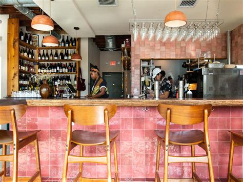 The Meet In The Middle Guide: Where To Eat With Your Broward Friends