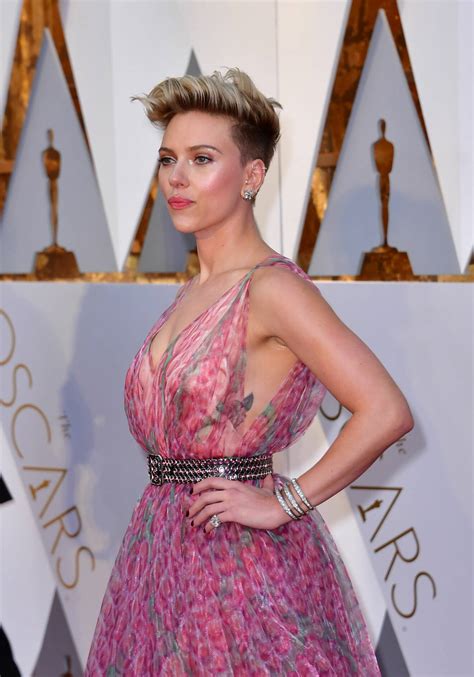 Det betyder Scarlett Johanssons alla tatueringar | ELLE