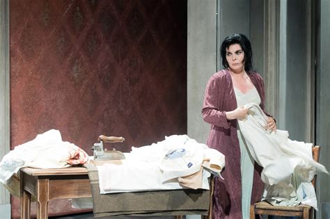 “Filumena Marturano” emoziona ancora senza se e senza ma