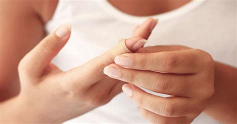 how to put band aid on tip of finger