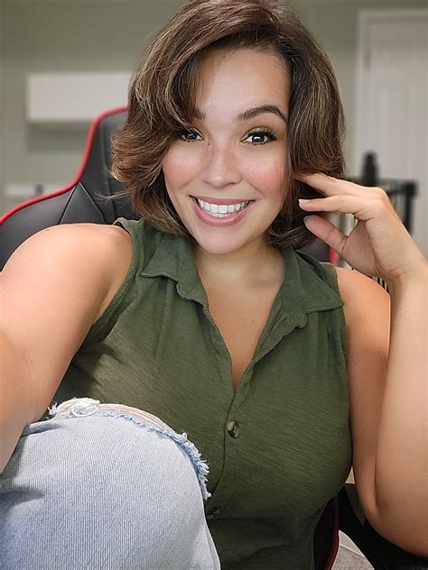 90s mom vibe? F32 : r/SelfieOver25