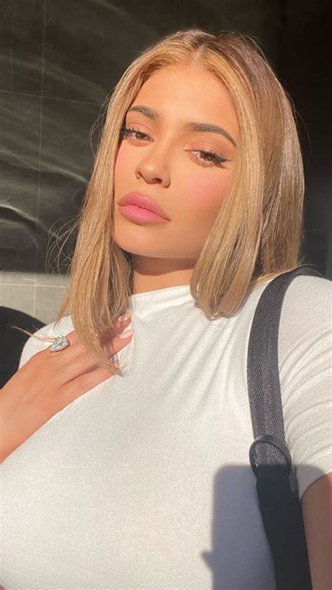Kylie Jenner blonde in 2020 | Kylie jenner hair, Jenner hair, Kylie hair