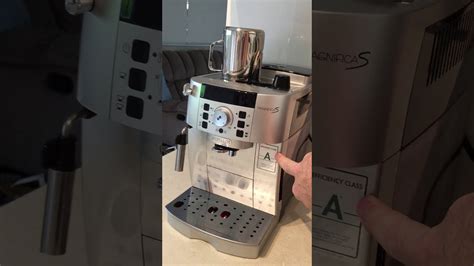 How great is the Delonghi Magnifica S - review - YouTube