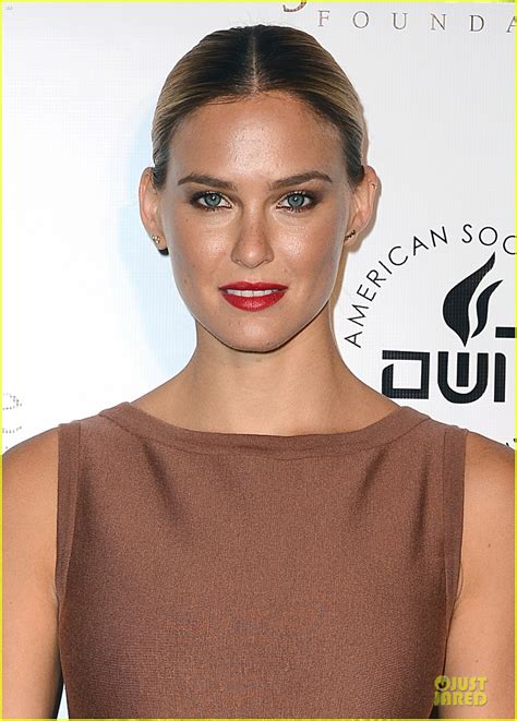Bar Refaeli Brings Close-Knit Family to Salute to Hollywood Gala ...