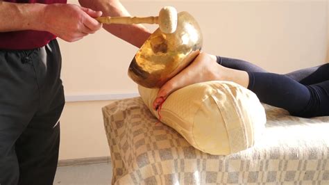 Тибетский массаж поющей чашей - Tibetian Singing Bowl Massage - YouTube