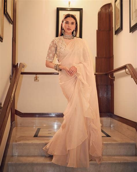 pin  lovelife ly  bollywood fashion saree  party wear