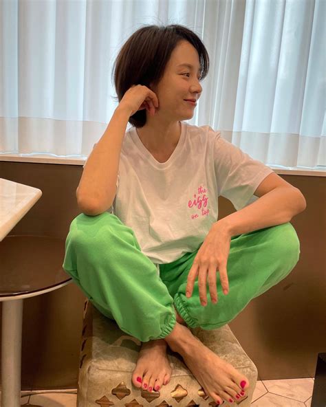 Song Ji-hyo's feet