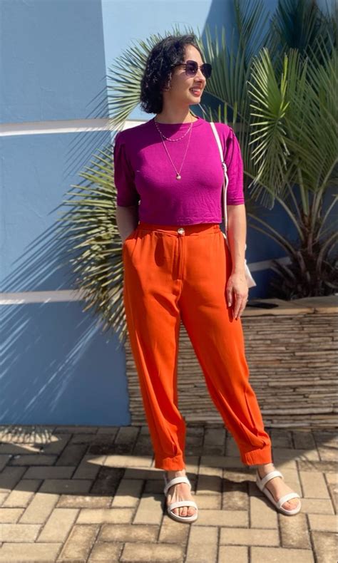 Calça Laranja Combina Com Que Blusa - Calça laranja look | Look com blusa listrada, Calça laranja, Looks ...