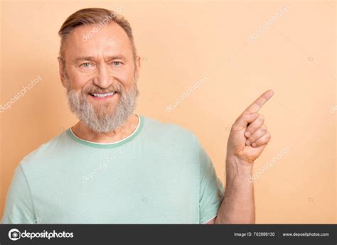Photo Cheerful Satisfied Man Dressed Trendy Clothes Showing Empty Space ...