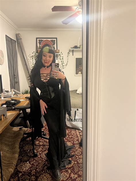 Blossy Blue ~ 50% OFF OF 🔥 on Twitter: "🧛🏻‍♀️🧛🏻‍♀️🧛🏻‍♀️ https://t.co