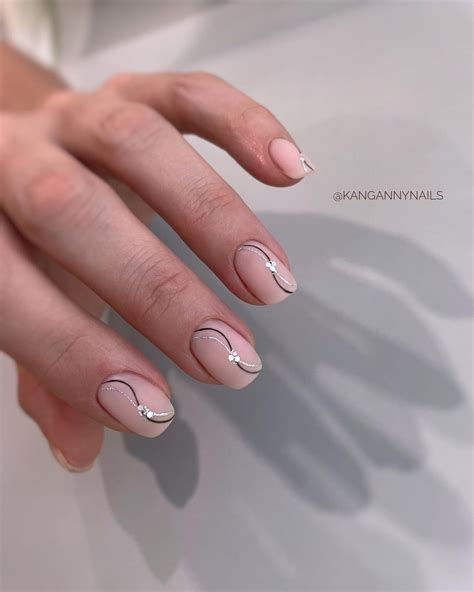 Simple Wedding Nails Ideas [2025 Guide + FAQs]