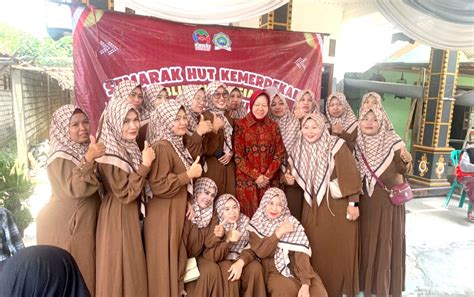 mengenal sosok tri risma harini  tampil sederhana berbaur bersama