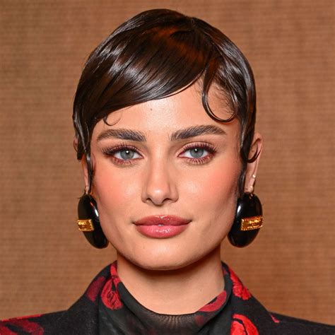 short hairstyles  women  show   stylist asap