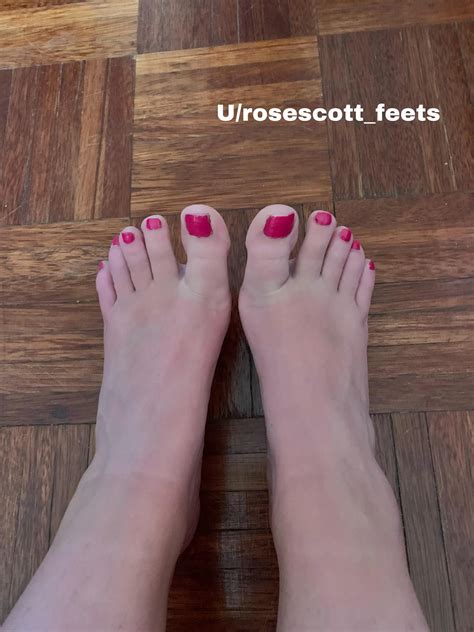 Say hello to my beautiful feet 🥰😊 | Scrolller