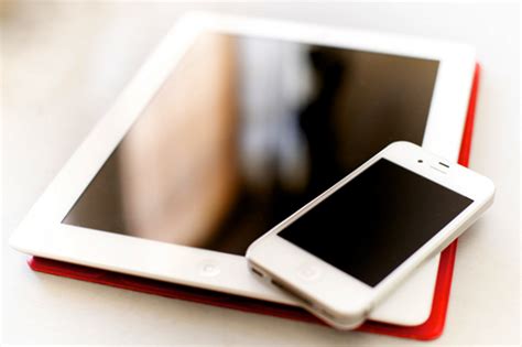 Фото Планшет и телефон iPad и iPhone Apple / Айфон и Айпэд