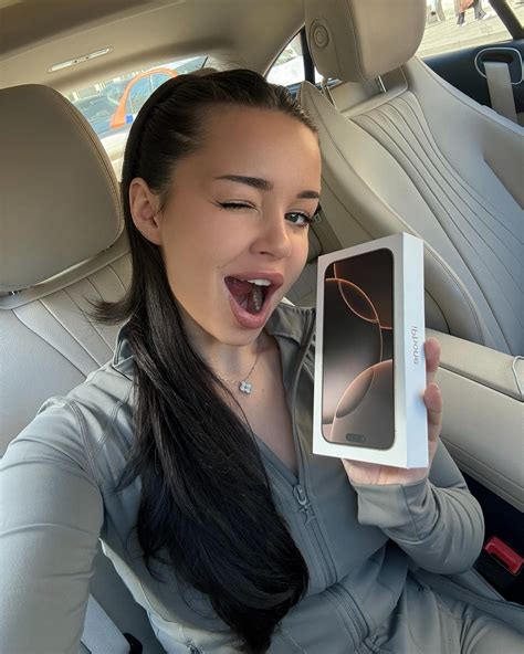 NIKKI (@nikkiseey) • Instagram photos and videos