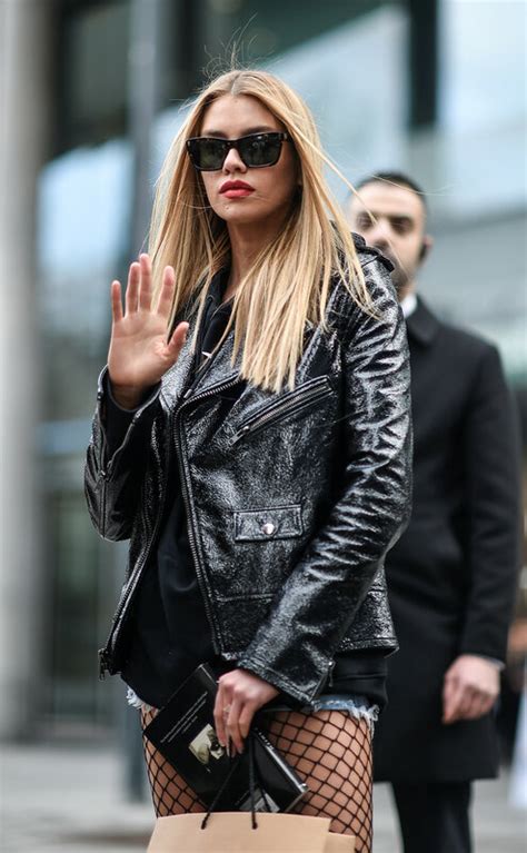 Стелла Максвелл (Stella Maxwell) во время Недели моды в Лондоне (19.02. ...