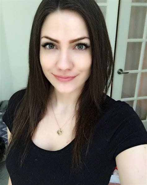 10 Of The Hottest Female Twitch Streamers