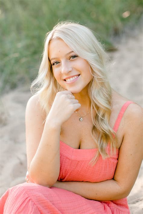 Senior Session with Avery | Grand Rapids & Lake Michigan — Laurenda ...