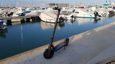 Xiaomi Mijia Electric Scooter (M365) Review - TechTablets