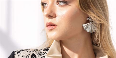 Contact Lasagrada | Wholesale Women's Fashion Support