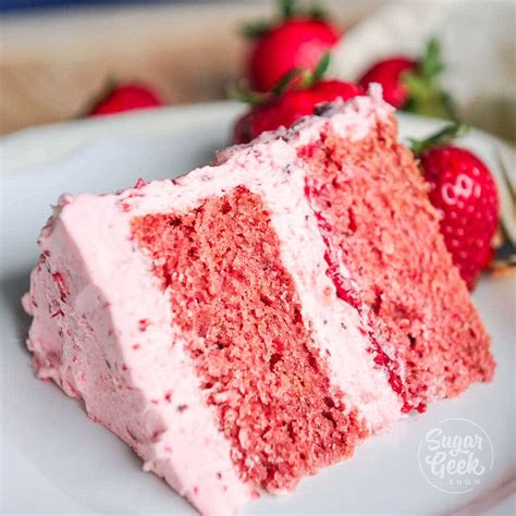 Strawberry Squirt Cake: A Deliciously Easy Recipe for Any Occasion - xexm44j